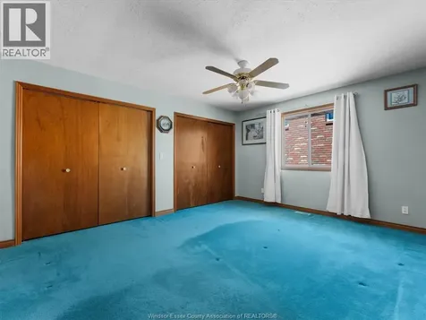 211 Sunnyside Lasalle ON N9J 3J2