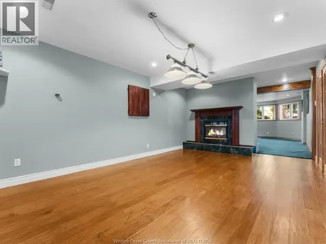 211 Sunnyside Lasalle ON N9J 3J2