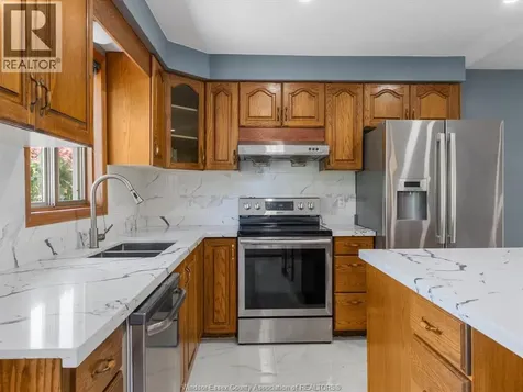 211 Sunnyside Lasalle ON N9J 3J2