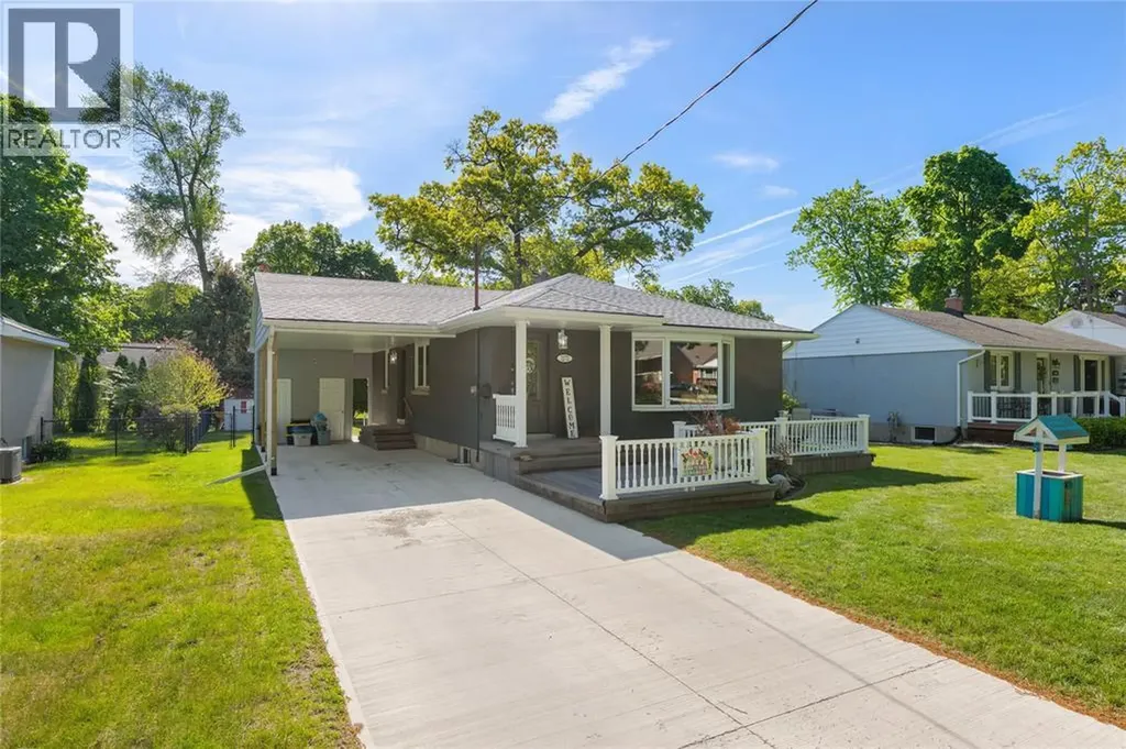 1272 Coral Way Sarnia ON N7V 3R8