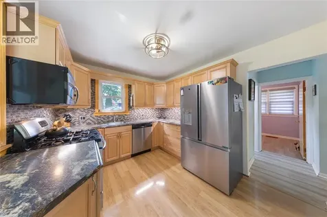 1272 Coral Way Sarnia ON N7V 3R8