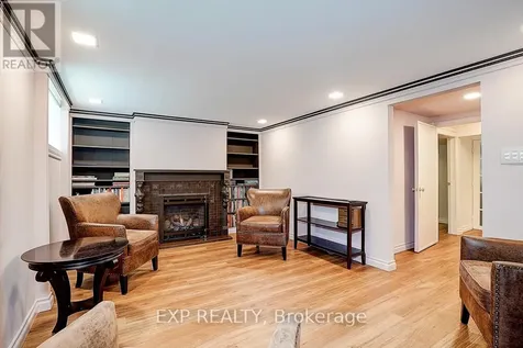 62 Kempsell Crescent Toronto (don Valley Village) ON M2J 2Z7