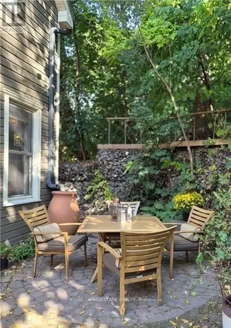 210 Charlton Avenue East Hamilton (corktown) ON L8N 1Z1
