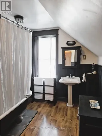 210 Charlton Avenue East Hamilton (corktown) ON L8N 1Z1