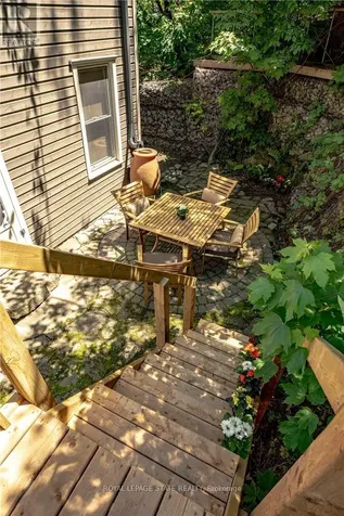 210 Charlton Avenue East Hamilton (corktown) ON L8N 1Z1