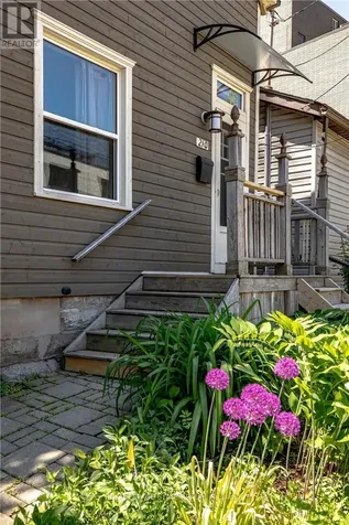 210 Charlton Avenue East Hamilton (corktown) ON L8N 1Z1