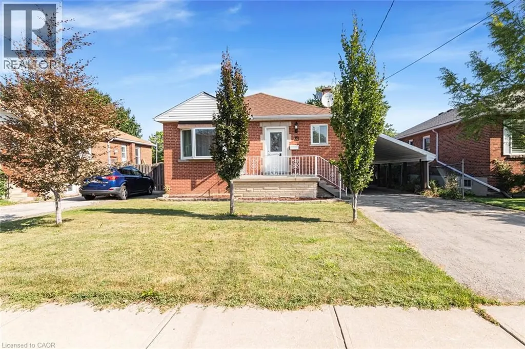 33 Alderney Avenue Hamilton ON L9A 2A6