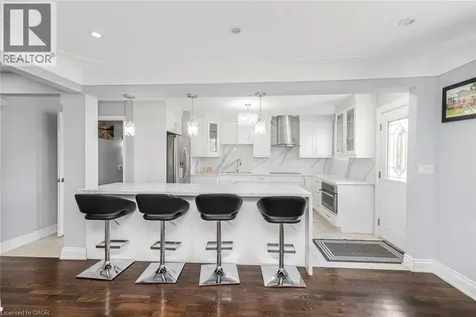 33 Alderney Avenue Hamilton ON L9A 2A6