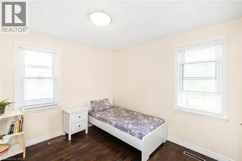 33 Alderney Avenue Hamilton ON L9A 2A6
