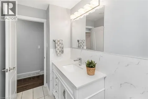 33 Alderney Avenue Hamilton ON L9A 2A6