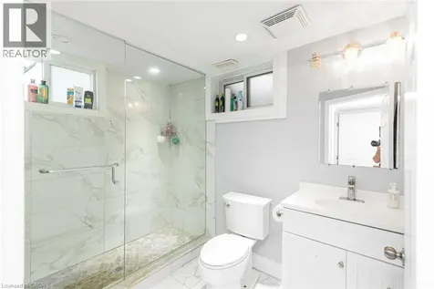 33 Alderney Avenue Hamilton ON L9A 2A6