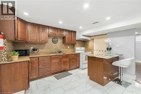 33 Alderney Avenue Hamilton ON L9A 2A6