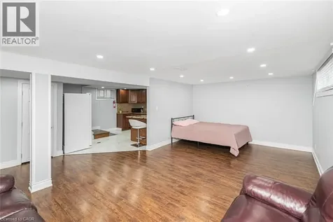 33 Alderney Avenue Hamilton ON L9A 2A6