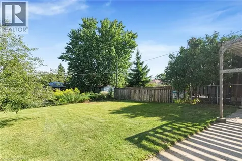 33 Alderney Avenue Hamilton ON L9A 2A6