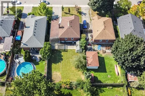 33 Alderney Avenue Hamilton ON L9A 2A6