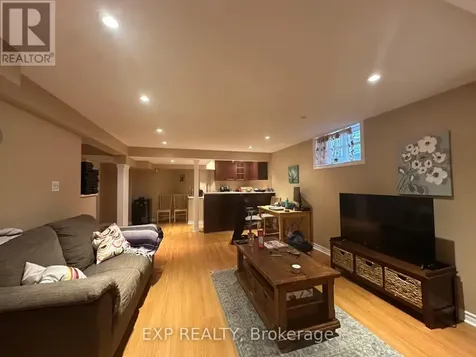 256 Scout Street Ottawa ON K2C 4E6
