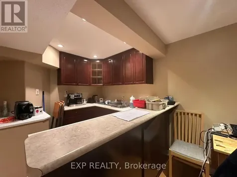 256 Scout Street Ottawa ON K2C 4E6