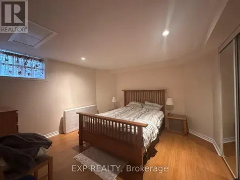 256 Scout Street Ottawa ON K2C 4E6