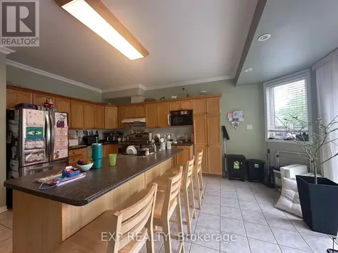 256 Scout Street Ottawa ON K2C 4E6