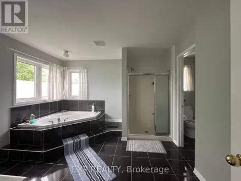 256 Scout Street Ottawa ON K2C 4E6