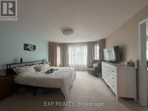 256 Scout Street Ottawa ON K2C 4E6