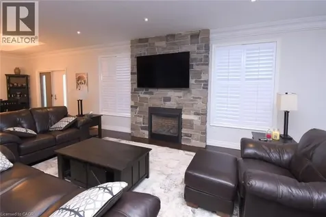 708 Winston Road Grimsby ON L3M 4E8