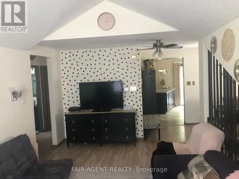 562 Erinbrook Drive Kitchener ON N2E 3M8