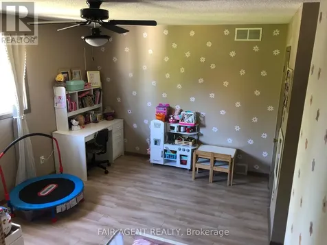 562 Erinbrook Drive Kitchener ON N2E 3M8
