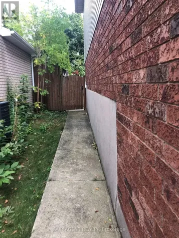 562 Erinbrook Drive Kitchener ON N2E 3M8