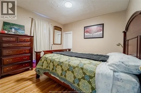 1422 Elsmere Avenue Windsor ON N8X 4G9