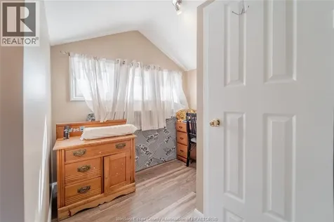 1422 Elsmere Avenue Windsor ON N8X 4G9