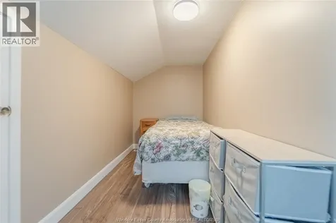 1422 Elsmere Avenue Windsor ON N8X 4G9