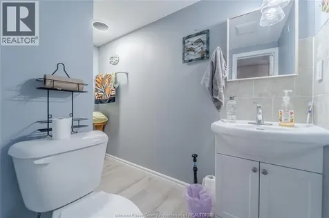 1422 Elsmere Avenue Windsor ON N8X 4G9