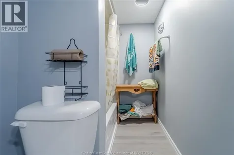 1422 Elsmere Avenue Windsor ON N8X 4G9