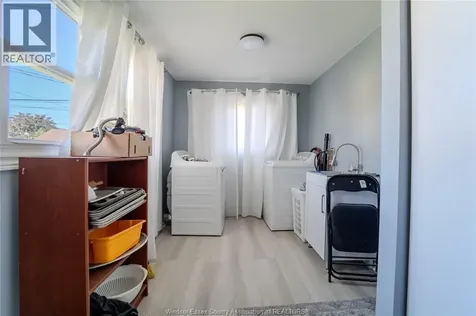 1422 Elsmere Avenue Windsor ON N8X 4G9