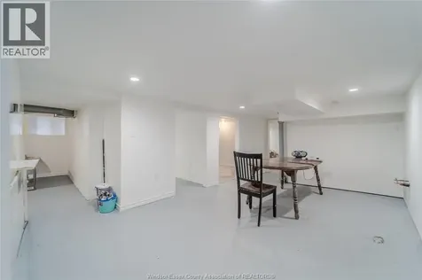 1422 Elsmere Avenue Windsor ON N8X 4G9