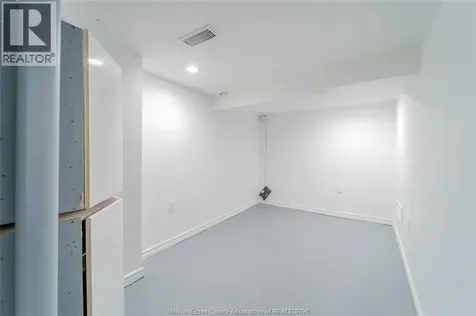 1422 Elsmere Avenue Windsor ON N8X 4G9