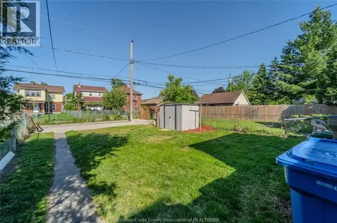 1422 Elsmere Avenue Windsor ON N8X 4G9