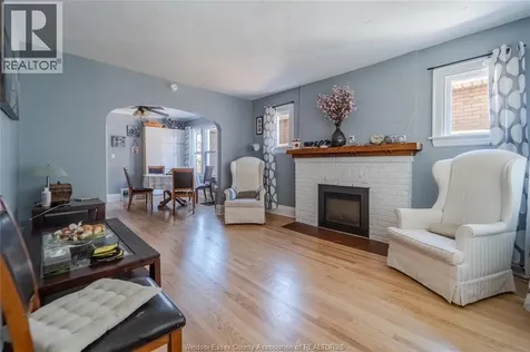 1422 Elsmere Avenue Windsor ON N8X 4G9