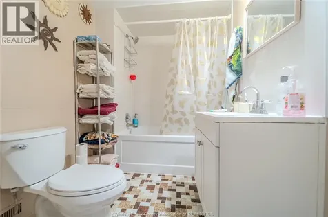 1422 Elsmere Avenue Windsor ON N8X 4G9