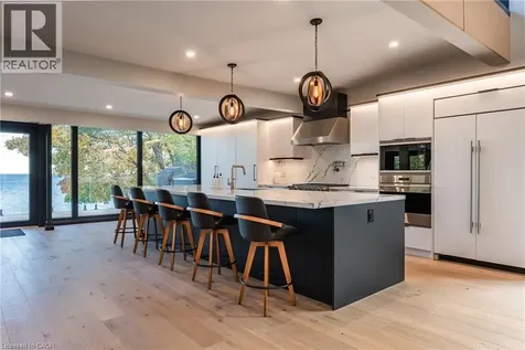 121 Edgecliffe Place Burlington ON L7L 3Z2