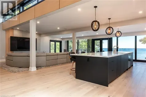 121 Edgecliffe Place Burlington ON L7L 3Z2