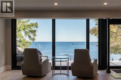 121 Edgecliffe Place Burlington ON L7L 3Z2