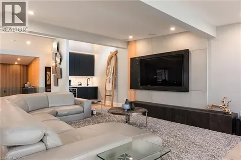 121 Edgecliffe Place Burlington ON L7L 3Z2