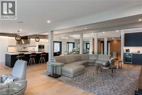 121 Edgecliffe Place Burlington ON L7L 3Z2