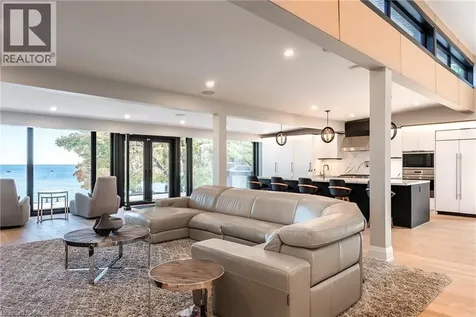 121 Edgecliffe Place Burlington ON L7L 3Z2