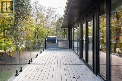121 Edgecliffe Place Burlington ON L7L 3Z2