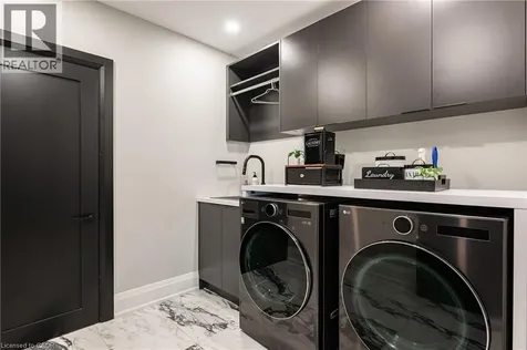 121 Edgecliffe Place Burlington ON L7L 3Z2
