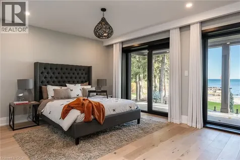 121 Edgecliffe Place Burlington ON L7L 3Z2