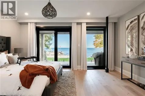 121 Edgecliffe Place Burlington ON L7L 3Z2